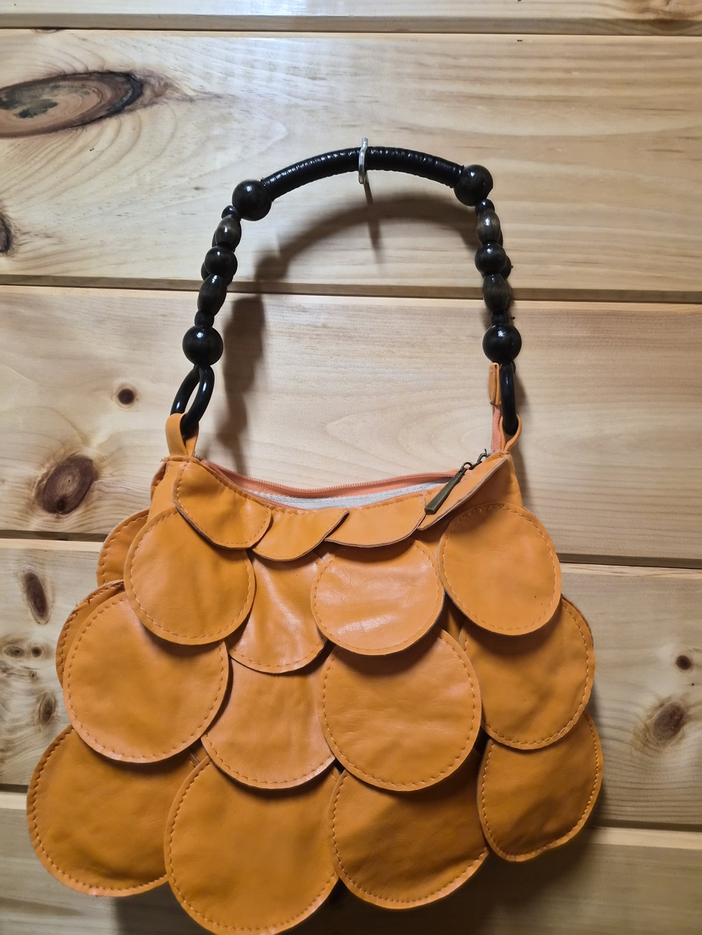 Vtg Women's Orange Scalloped Circle Leather Shoulder Bag Wirh Wooden Bead Handle